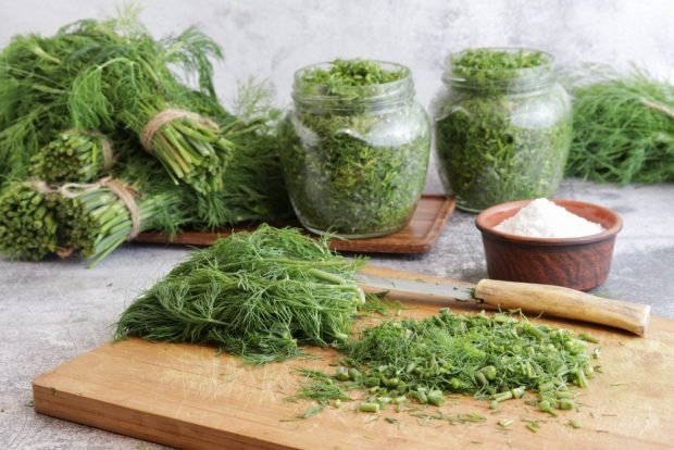 Dill with salt for the winter