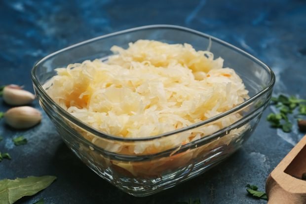 Sauerkraut with horseradish for the winter