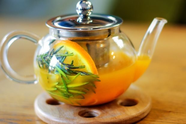 Чай с розмарином и апельсином