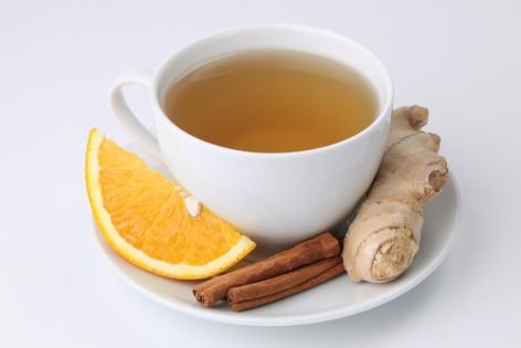 Апельсиновый чай с имбирем и корицей