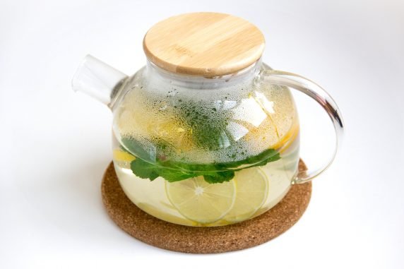 Чай с мятой, апельсином и лимоном – фото приготовления рецепта, шаг 2