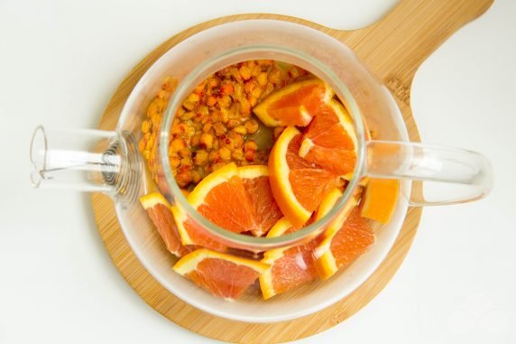 Чай с облепихой и апельсином – фото приготовления рецепта, шаг 3