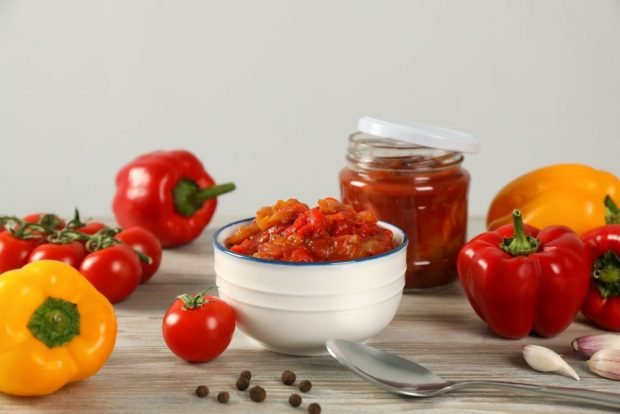 Вариант 1: Маринованный перец в томатном соке на зиму - простой рецепт с пошаговыми фото