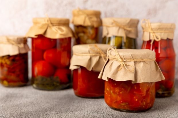 Салат из огурцов и помидоров на зиму: рецепты с фото
