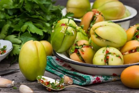 Зеленые помидоры по-армянски на зиму