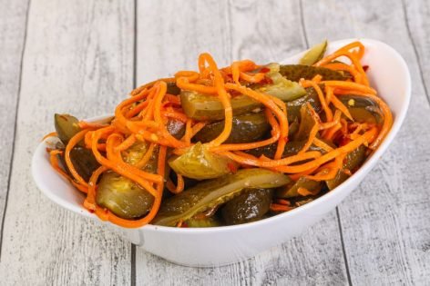 Салат из огурцов по-корейски с морковью на зиму без стерилизации