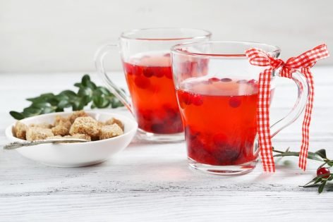 Клюквенный чай из замороженных ягод