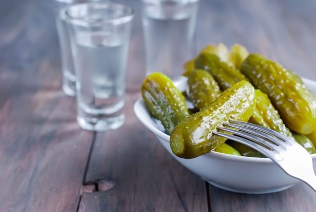 Pickled cucumbers with honey for the winter