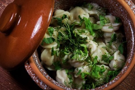 Мясо с картошкой в горшочках: простой рецепт