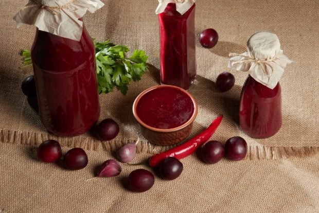 Spicy plum sauce for the winter