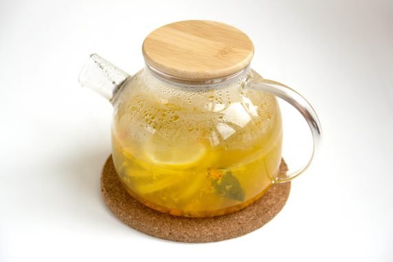 Чай с облепихой и лимоном – фото приготовления рецепта, шаг 3