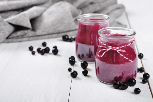Smoothie with currant