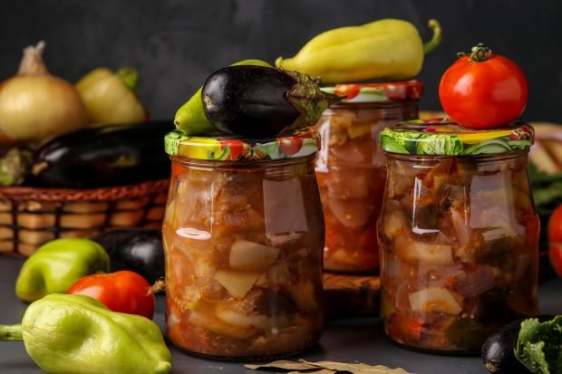 Ингредиенты для «Салат из помидоров и баклажанов на зиму»: