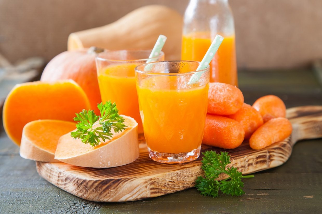 Как в домашних условиях сделать тыквенный сок. Тыквенно-морковный сок. Тыквенный сок. Сок тыква морковь. Сок из моркови и апельсина.