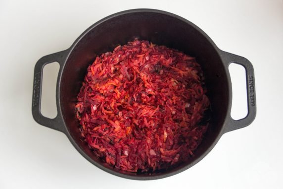 Борщ с капустой и томатной пастой на зиму в банках – фото приготовления рецепта, шаг 4