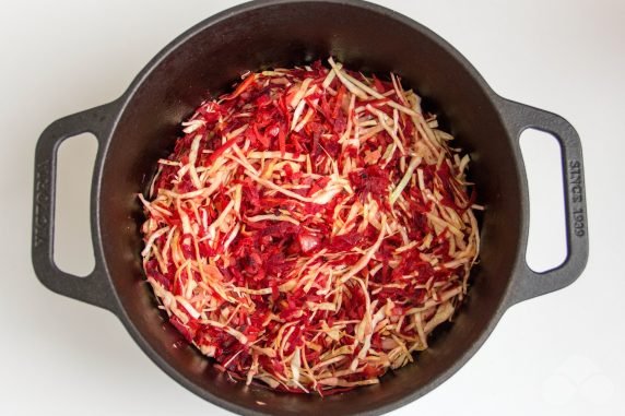 Борщ с капустой и томатной пастой на зиму в банках – фото приготовления рецепта, шаг 5