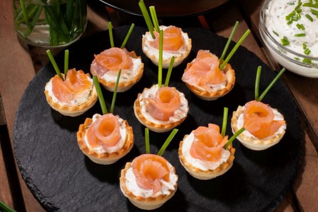 Тарталетки с творожным сыром и красной рыбой - праздничный рецепт с пошаговыми фото