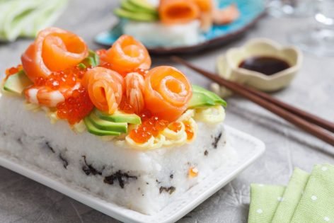 Суши-торт с рыбой