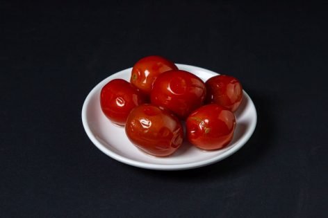 Маринованные помидоры с красной смородиной на зиму