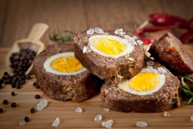Мясной рулет с яйцом в духовке — рецепт с фото пошагово