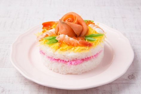 Закусочный суши-торт