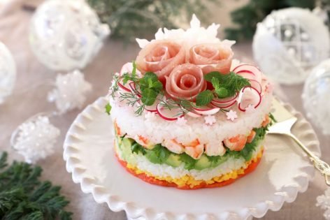 Суши-торт с креветками
