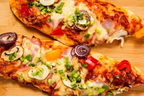Французская пицца: идеальная закуска в хрустящем багете