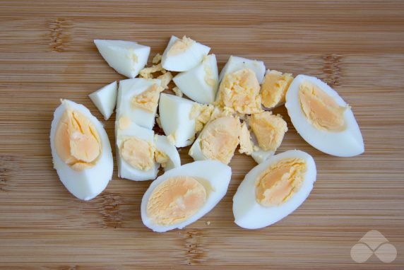 Паштет из фасоли с плавленным сыром, яйцом и чесноком – фото приготовления рецепта, шаг 1