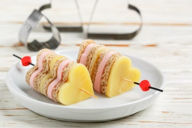 Бутерброды со шпротами и сыром на праздничный стол - простой рецепт с пошаговыми фото