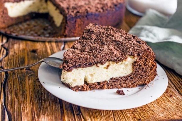Домашний шоколадный торт со сметанным кремом и шоколадной глазурью