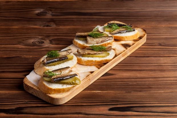 15 лучших бутербродов со шпротами - Лайфхакер