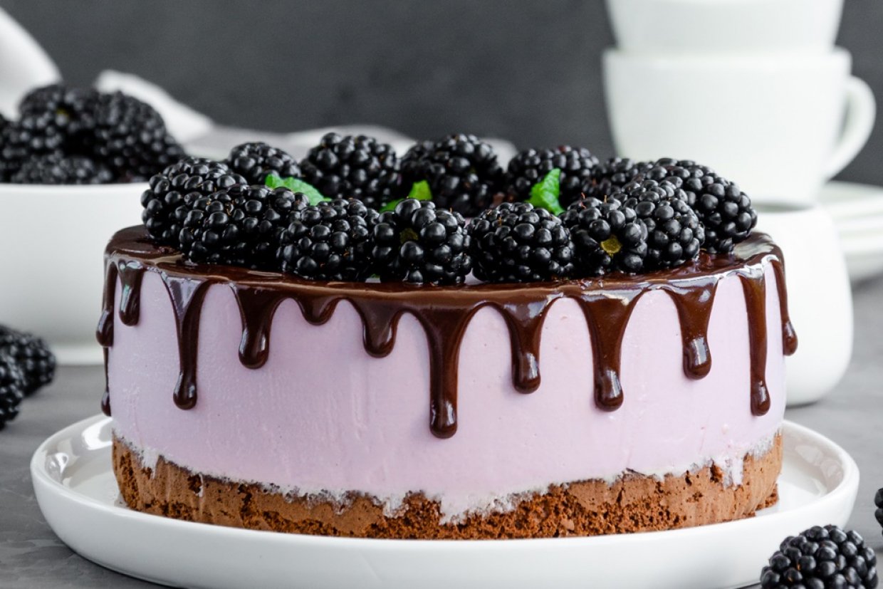 Быстрый десерт: рецепты вкусных тортиков из печенья и сгущенки без выпечки