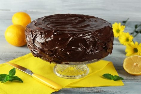 Шоколадный торт с лимоном