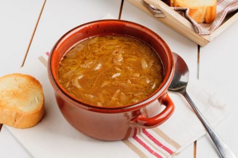 Луковый суп с грецкими орехами