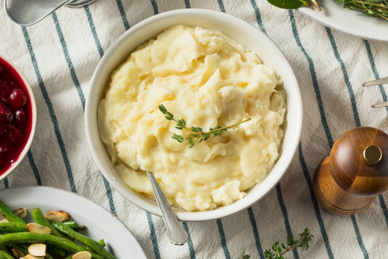Картофельное пюре с молоком, маслом и солью Картофельное пюре с молоком, маслом и солью